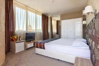 Курортные отели HI Hotels Imperial Resort Солнечный Берег Полулюкс с боковым видом на море (для 2 взрослых и 2 детей)-3