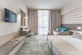 Курортные отели HI Hotels Imperial Resort Солнечный Берег Двухместный номер Делюкс с 1 кроватью или 2 отдельными кроватями, а также боковым видом на море (для 2 взрослых) — Бесплатный доступ к пляжу-1